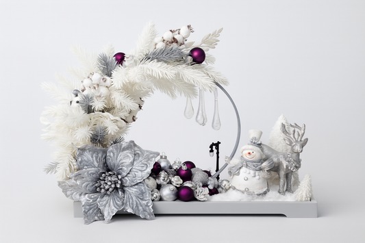 Frosted Joy – Aranjament Crăciun cu Om de Zăpadă, Ren și Globuri Mov-Argintiu