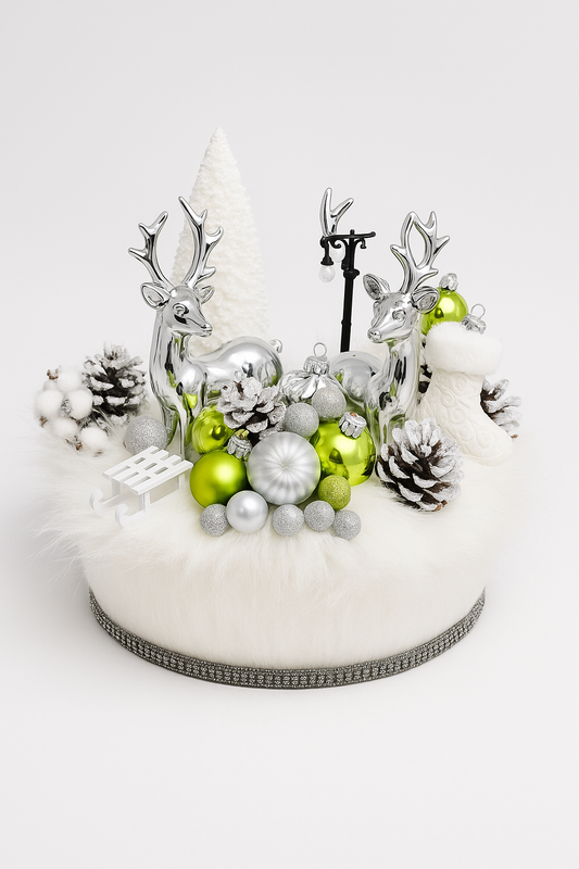 Evergreen Silver Mirage – Aranjament de Crăciun Elegant în Tonuri de Verde Lime Glaciar, Alb Polar și Argint Lucios