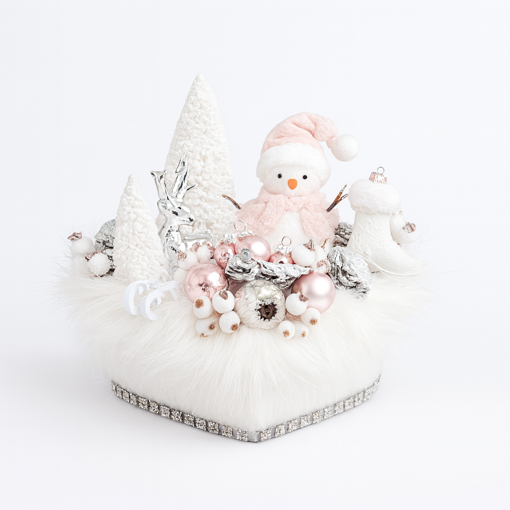 Frosty Blush Dream – Aranjament de Crăciun Elegant în Tonuri de Roz Pudrat, Alb Înghețat și Argint Delicat