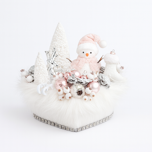 Frosty Blush Dream – Aranjament de Crăciun Elegant în Tonuri de Roz Pudrat, Alb Înghețat și Argint Delicat