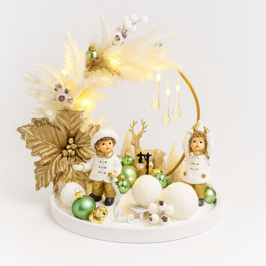 Golden Snow Delight – Aranjament de Crăciun Elegant în Tonuri de Auriu Soft, Alb Imaculat și Verde Satinat