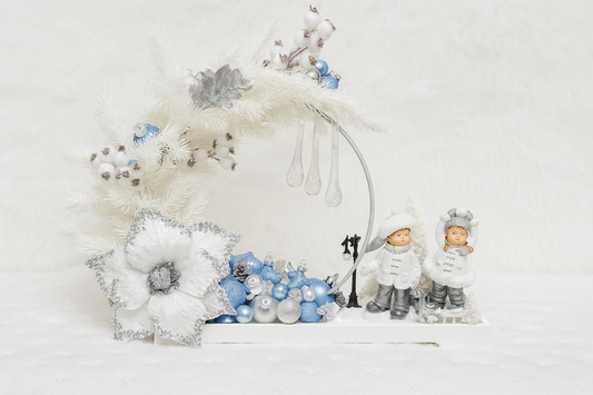 Arctic Bloom Serenity – Aranjament de Crăciun Elegant în Tonuri de Albastru Înghețat, Alb Perlat și Argint Clar